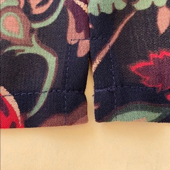 Floral Sleeveless Top - Black and Red - Picture 5 of 6